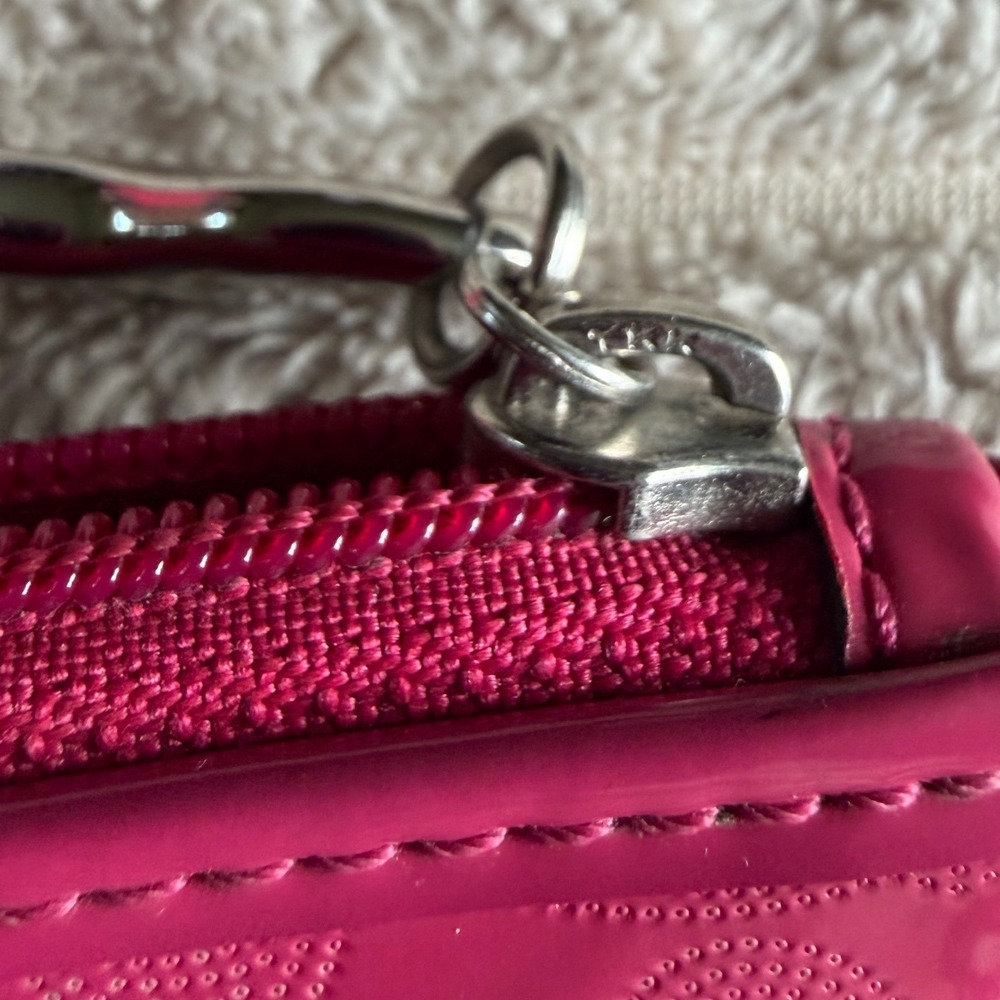 Coach Hot Pink Patent Leather Signature C Heart Wristlet Pouch Bag - Picture 4 of 6